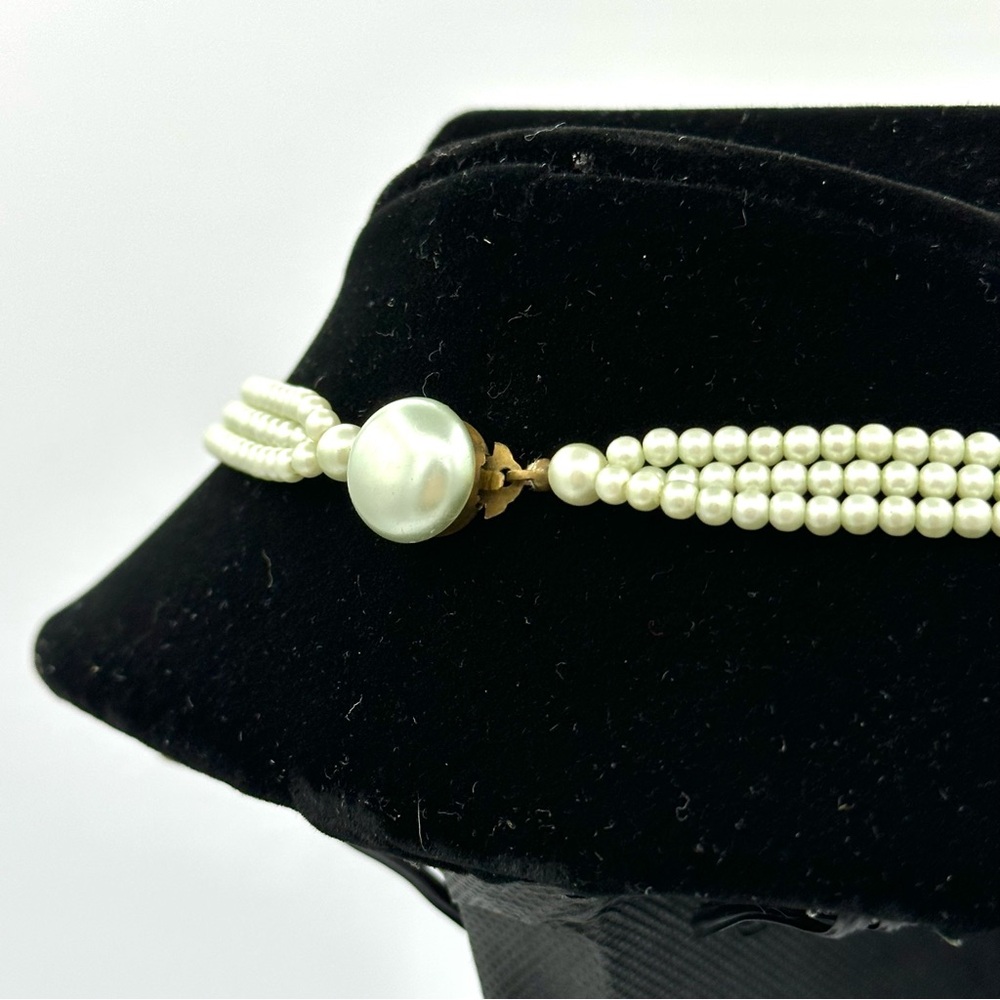 Vintage Triple Strand Faux Pearls Costume Necklace Circular Tab Clasp 22” - Picture 3 of 4